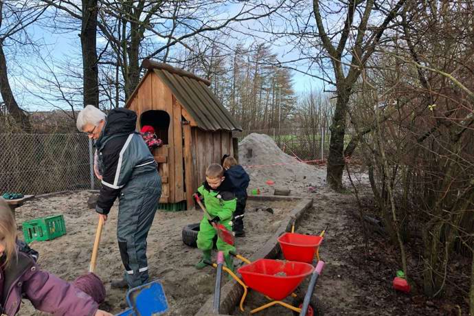 Så skal der skovles i sandkassen