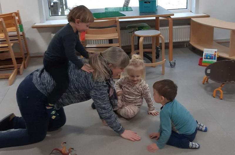 Vi leger på gulvet