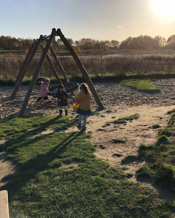 Stemning på legepladsen